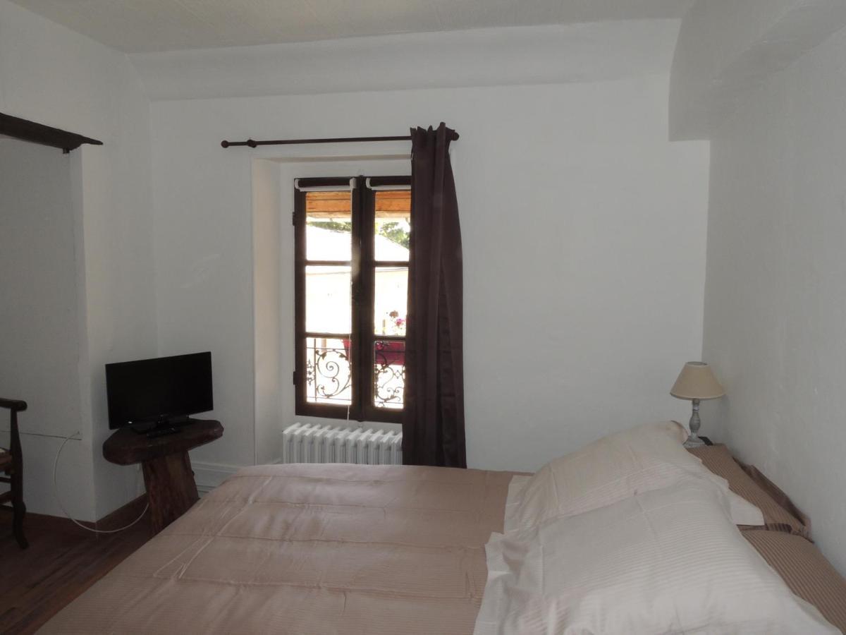 Ilot Bonheur Hotel Ury Luaran gambar